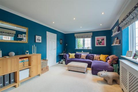 3 bedroom semi-detached house to rent, Cross Close, Haverhill CB9