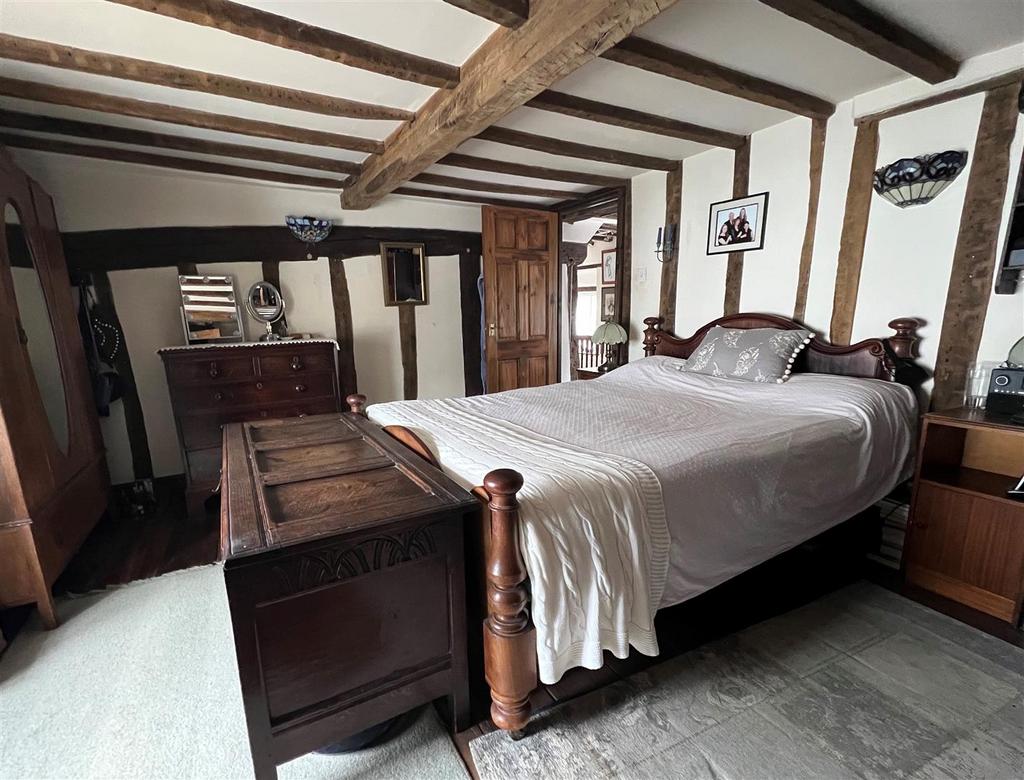 Bed 1.jpg