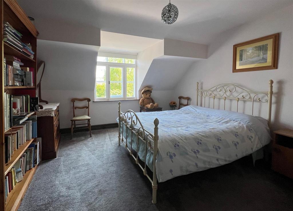 Bed 2.jpg
