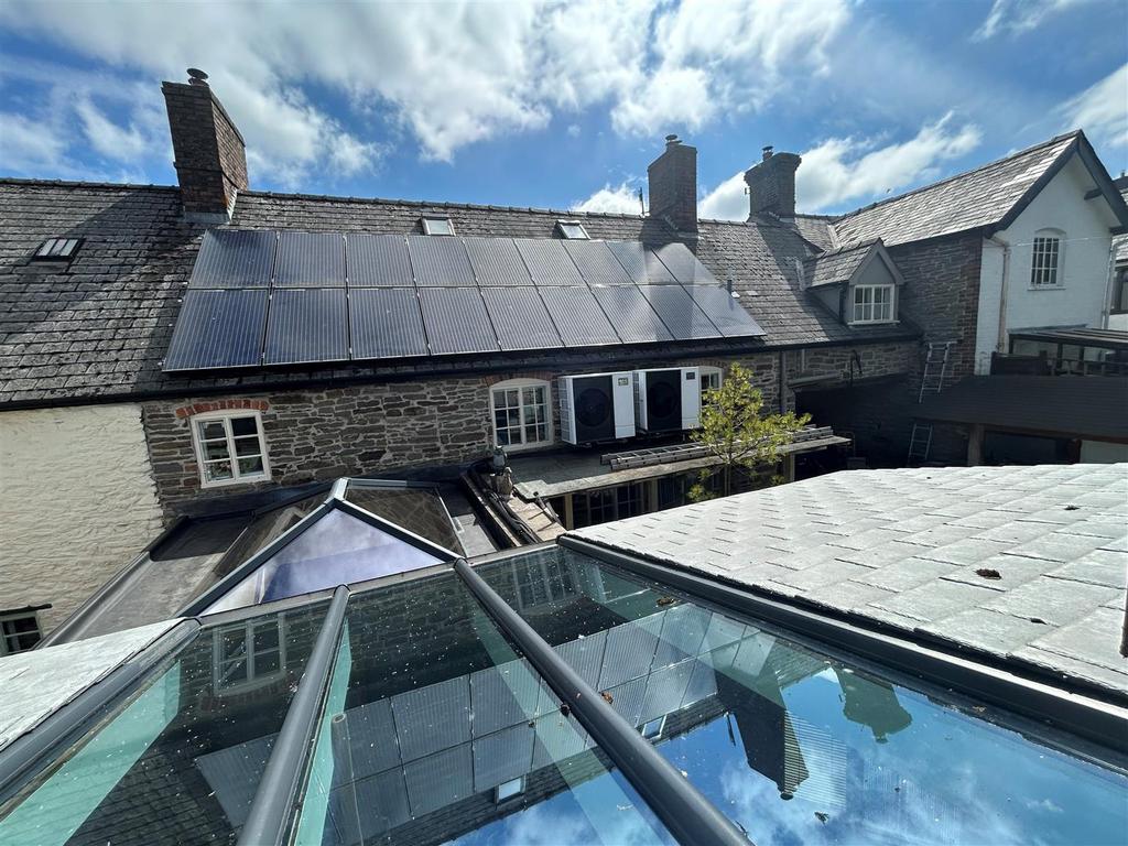 Solar pannels.jpg