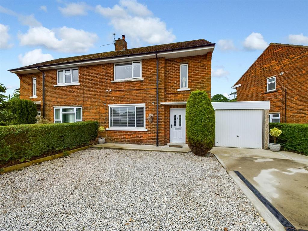 Carrington Drive, Lincoln 2 bed semidetached house for sale £180,000