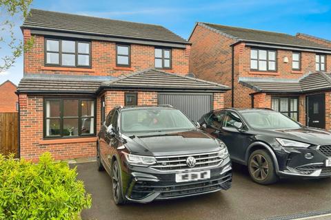 3 bedroom detached house for sale, Tiverton Avenue, Leigh