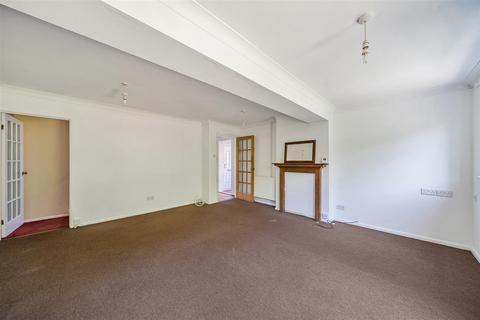 102 Fermor Way, Crowborough, TN6 3BJ