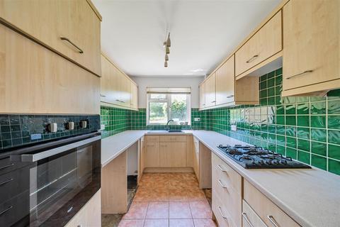 102 Fermor Way, Crowborough, TN6 3BJ