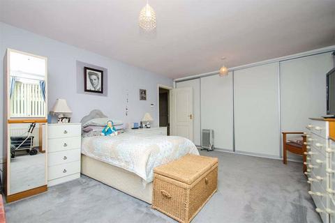23 Wentworth Drive, Lichfield, WS14 9HN