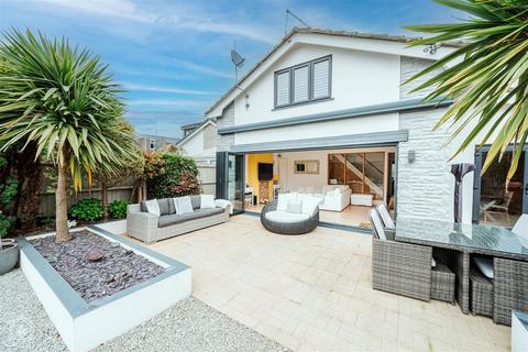 7 Ariel Close, Bournemouth, BH6 4LS