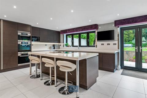 6 bedroom detached house for sale, Broadstrood, Loughton IG10