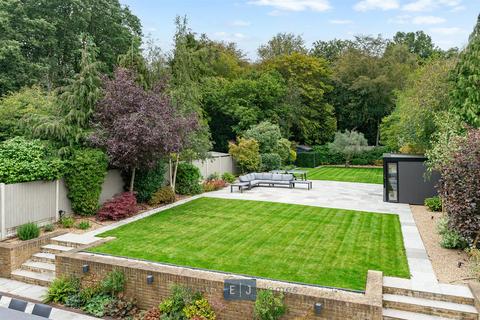 25 Broadstrood, Loughton, IG10 2SB
