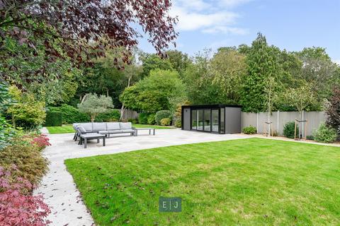 25 Broadstrood, Loughton, IG10 2SB