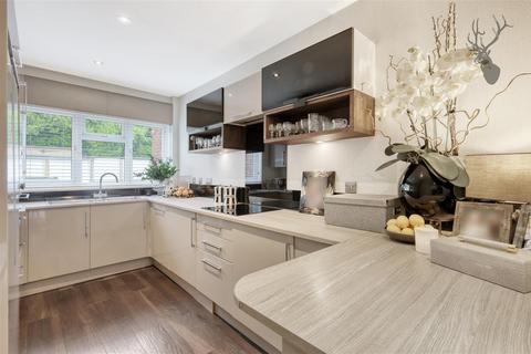 4 bedroom terraced house for sale, Andrews Close, Buckhurst Hill IG9