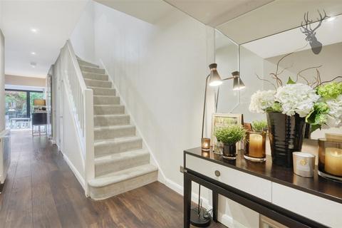 10 Andrews Close, Buckhurst Hill, IG9 5BL