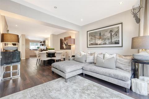 10 Andrews Close, Buckhurst Hill, IG9 5BL
