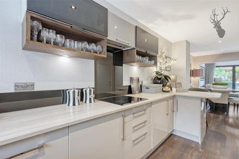 10 Andrews Close, Buckhurst Hill, IG9 5BL