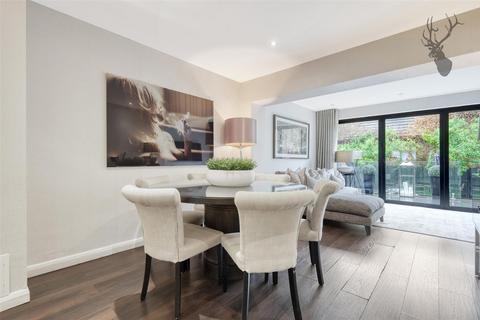 10 Andrews Close, Buckhurst Hill, IG9 5BL