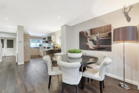 10 Andrews Close, Buckhurst Hill, IG9 5BL