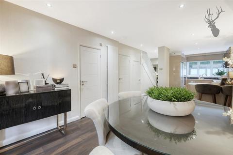 10 Andrews Close, Buckhurst Hill, IG9 5BL