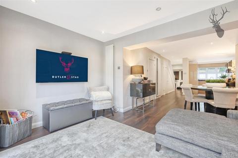10 Andrews Close, Buckhurst Hill, IG9 5BL