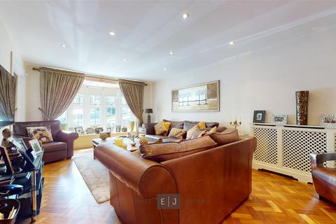 4 bedroom detached house for sale, Hazelwood, Loughton IG10