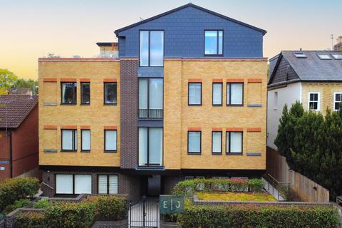 2 bedroom apartment to rent, Palmerston Road, Buckhurst Hill IG9