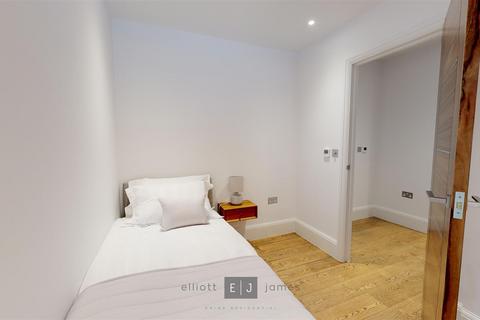2 bedroom apartment to rent, Palmerston Road, Buckhurst Hill IG9