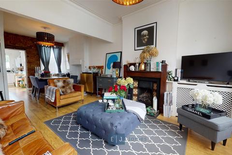 2 bedroom terraced house to rent, Princes Road, Buckhurst Hill IG9