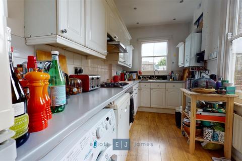 2 bedroom terraced house to rent, Princes Road, Buckhurst Hill IG9