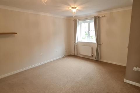 3 bedroom semi-detached house to rent, Basford Court, Basford