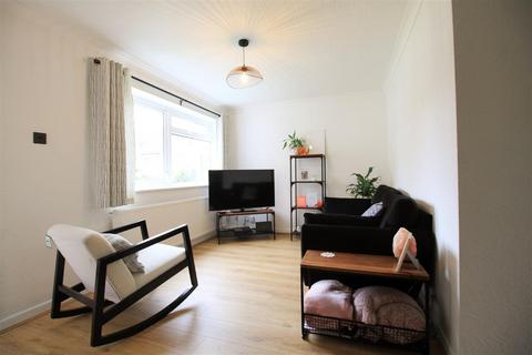 2 bedroom flat to rent, The Winnows, Manchester M34