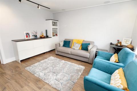 61 Morpeth Avenue, Borehamwood, WD6 4BW