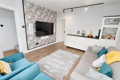 61 Morpeth Avenue, Borehamwood, WD6 4BW