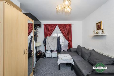 2 bedroom flat to rent, Fairland Road, London