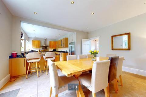 5 bedroom detached house for sale, The Uplands, Loughton IG10