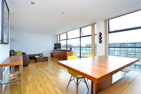 2 bedroom flat for sale, Ferry Lane, Brentford, TW8