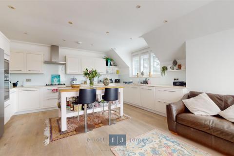 3 Greenview, 154 High Road, Chigwell, IG7 5BQ