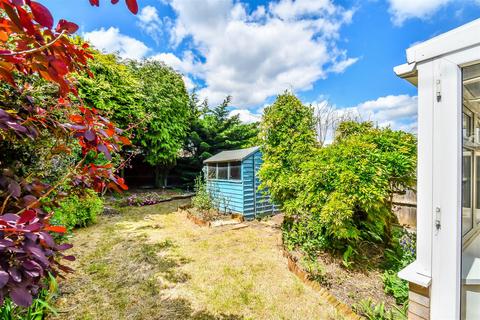 3 bedroom semi-detached bungalow to rent, Darlinghurst Grove, Leigh-On-Sea SS9