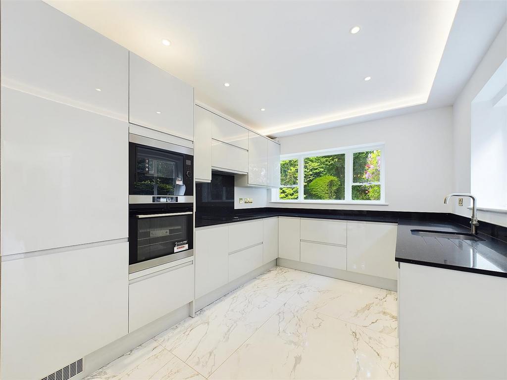 CAM03510 G0-PR0097-STILL046.jpg