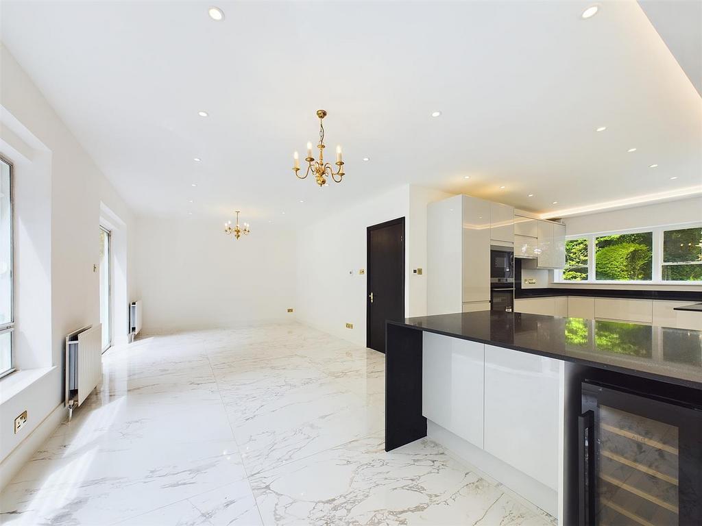 CAM03510 G0-PR0097-STILL048.jpg