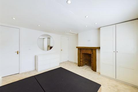 2 The Oaks, Ruislip, HA4 7LF