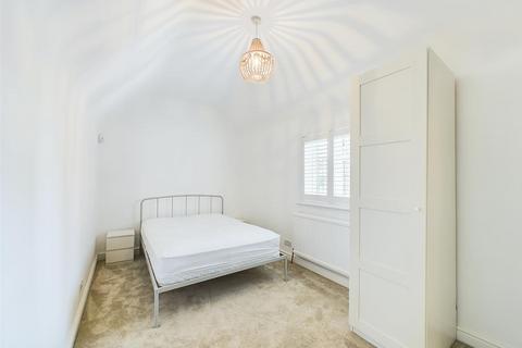 2 The Oaks, Ruislip, HA4 7LF