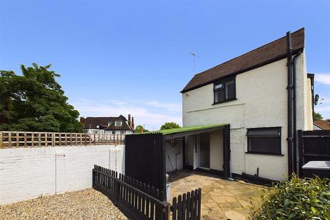 2 The Oaks, Ruislip, HA4 7LF