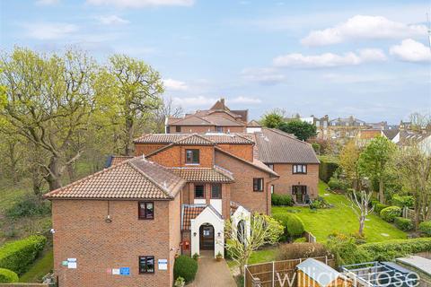 1 bedroom apartment for sale, Chingford Lane, Woodford Green IG8