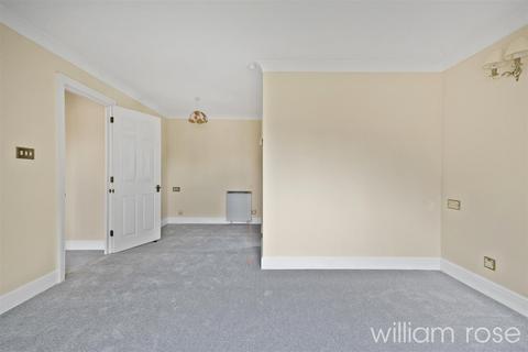 1 bedroom apartment for sale, Chingford Lane, Woodford Green IG8