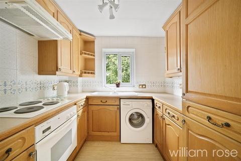 1 bedroom apartment for sale, Chingford Lane, Woodford Green IG8