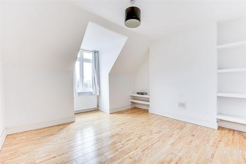 1 bedroom apartment to rent, Montalt Road, Woodford Green IG8