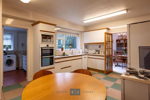 2 Clays Lane, Loughton, IG10 2RZ
