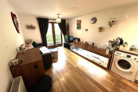 2 bedroom flat for sale, Cowleaze, Chippenham