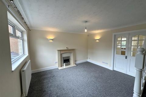 3 bedroom semi-detached house to rent, Lincoln Court, Darlington
