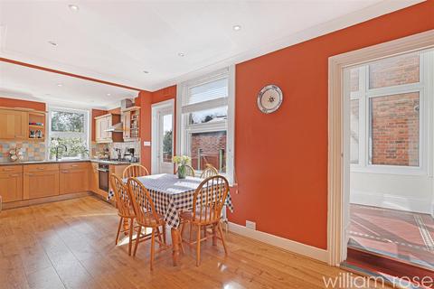 5 bedroom semi-detached house for sale, Buckingham Road, London E18