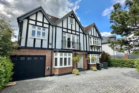 7 bedroom semi-detached house to rent, New Forest Lane, Chigwell IG7