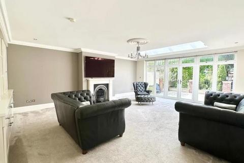 7 bedroom semi-detached house to rent, New Forest Lane, Chigwell IG7